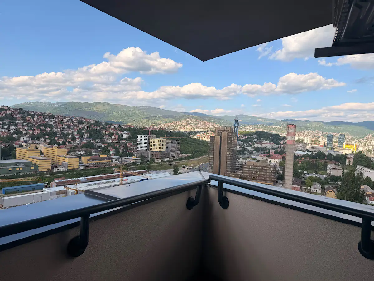 Spacious Apartment with Stunning Views & Many Beds