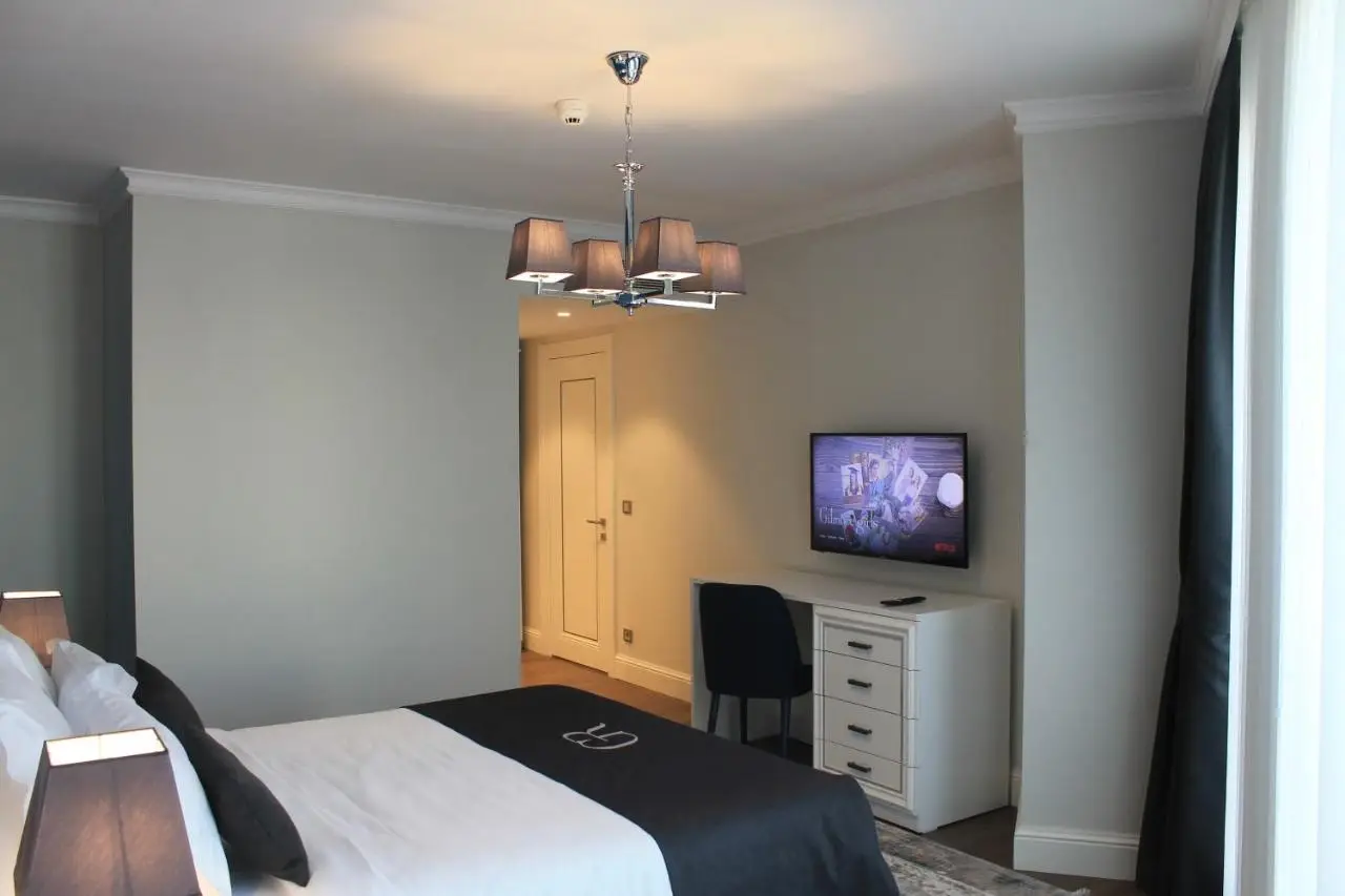 Garlon Residence