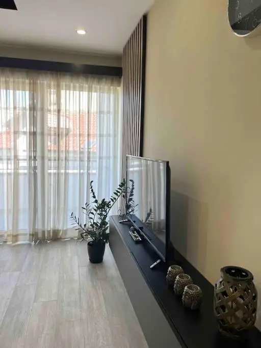Tirana Apt near Lake & Blloku Area