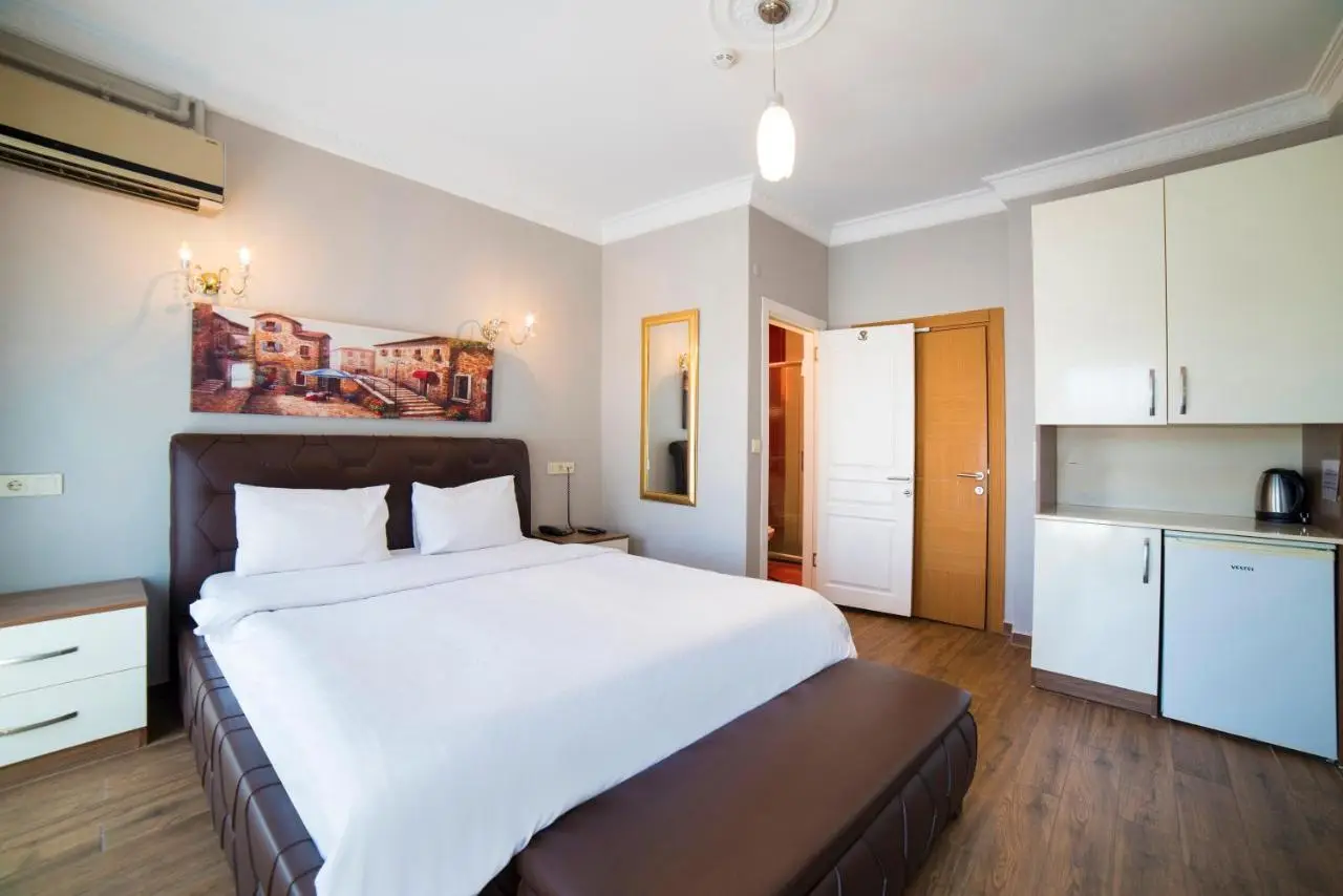 Zendy Suite Hotel