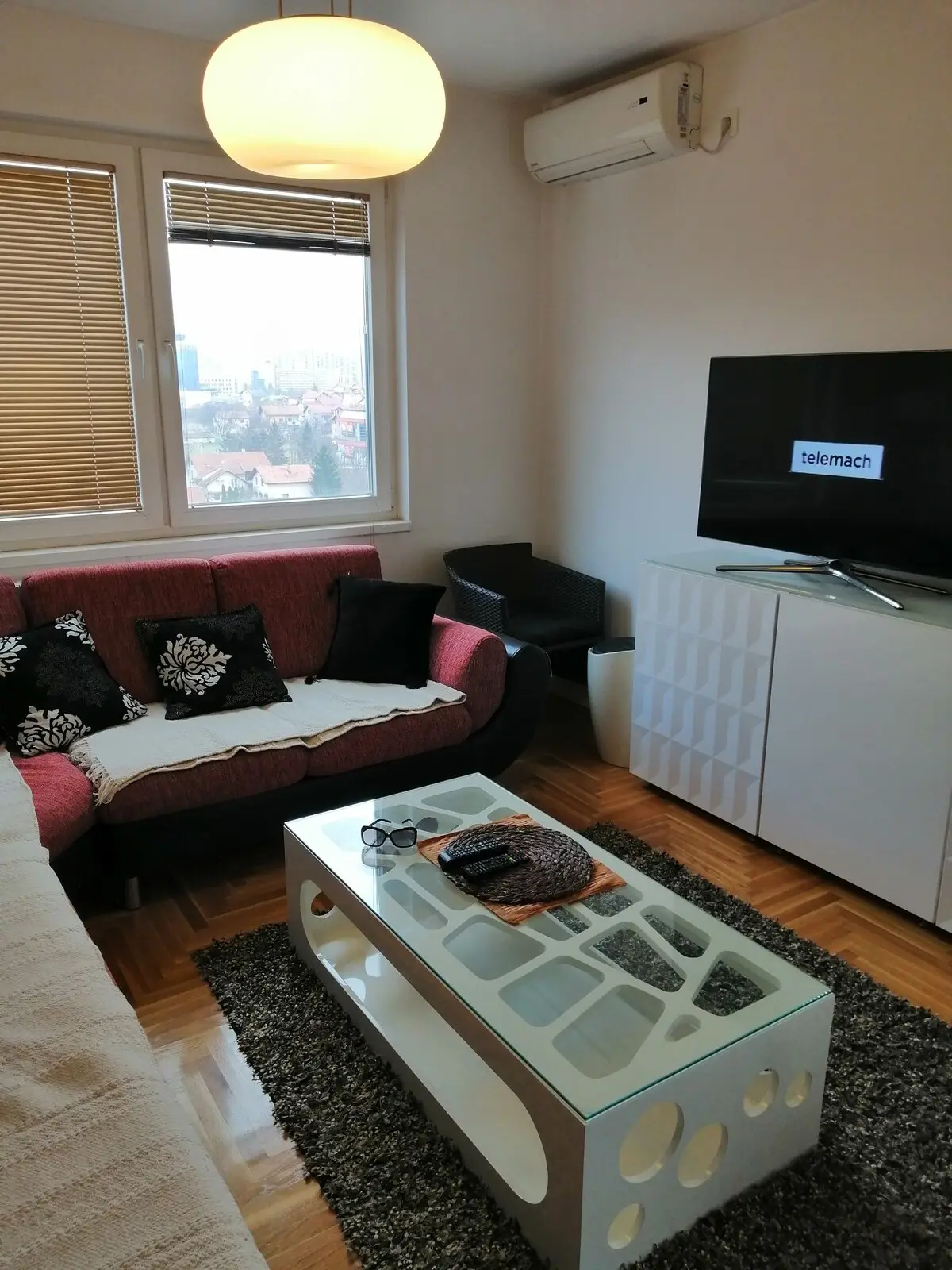 SUNNY large apartment\5 min from the airport