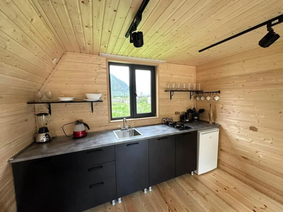 Thomas' Hut
