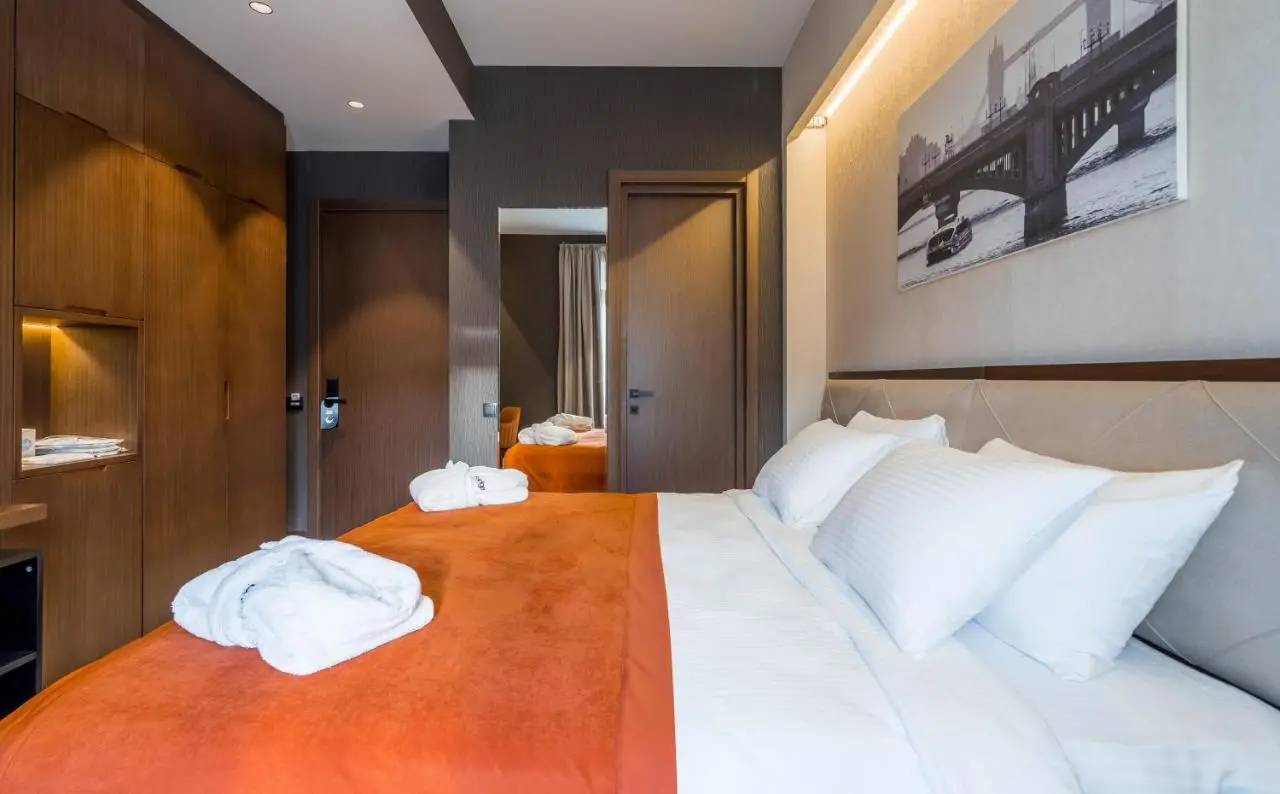 Bridge Hotel