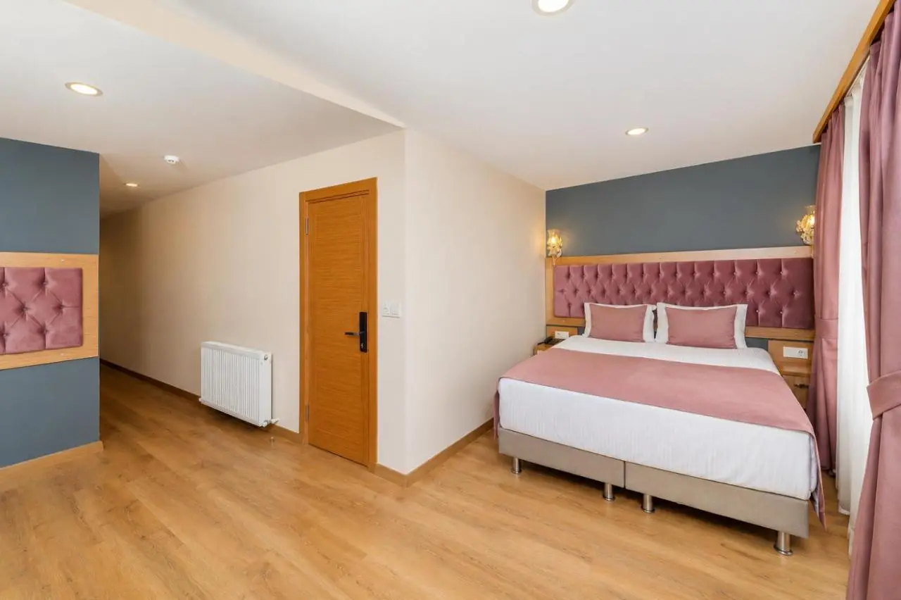Weingart Black Pearl Hotel