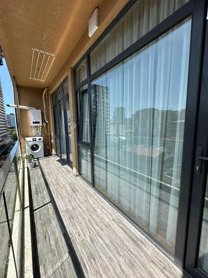 Home Side Apartment