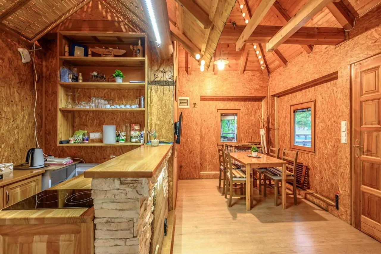 House on piles, Una river 'Apartman Una'