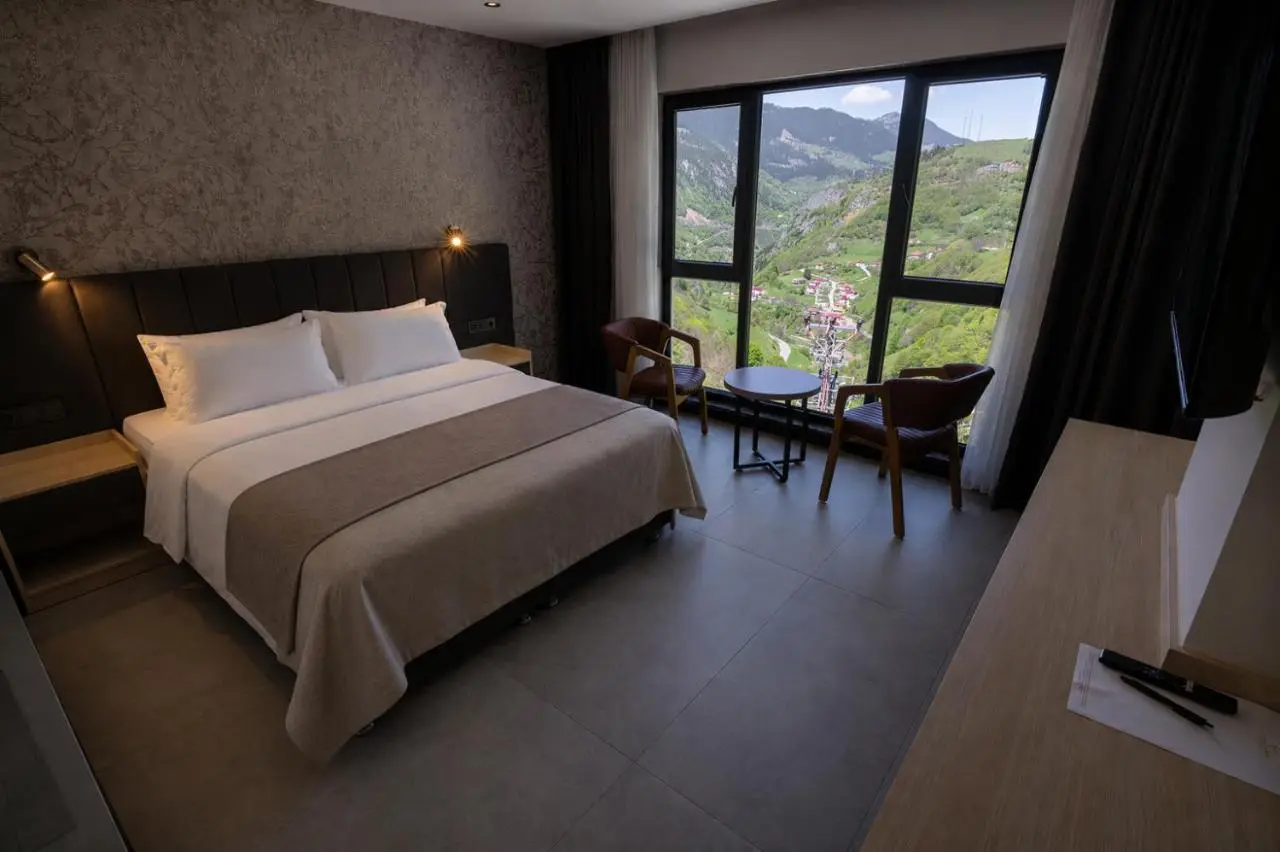Demederon Hotel