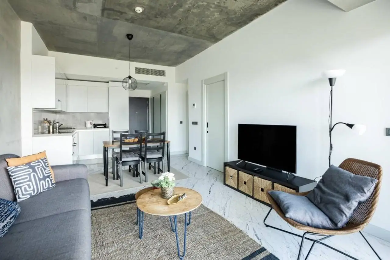 Gorgeous Modern 1BD Condo Views w PoolGym! #255