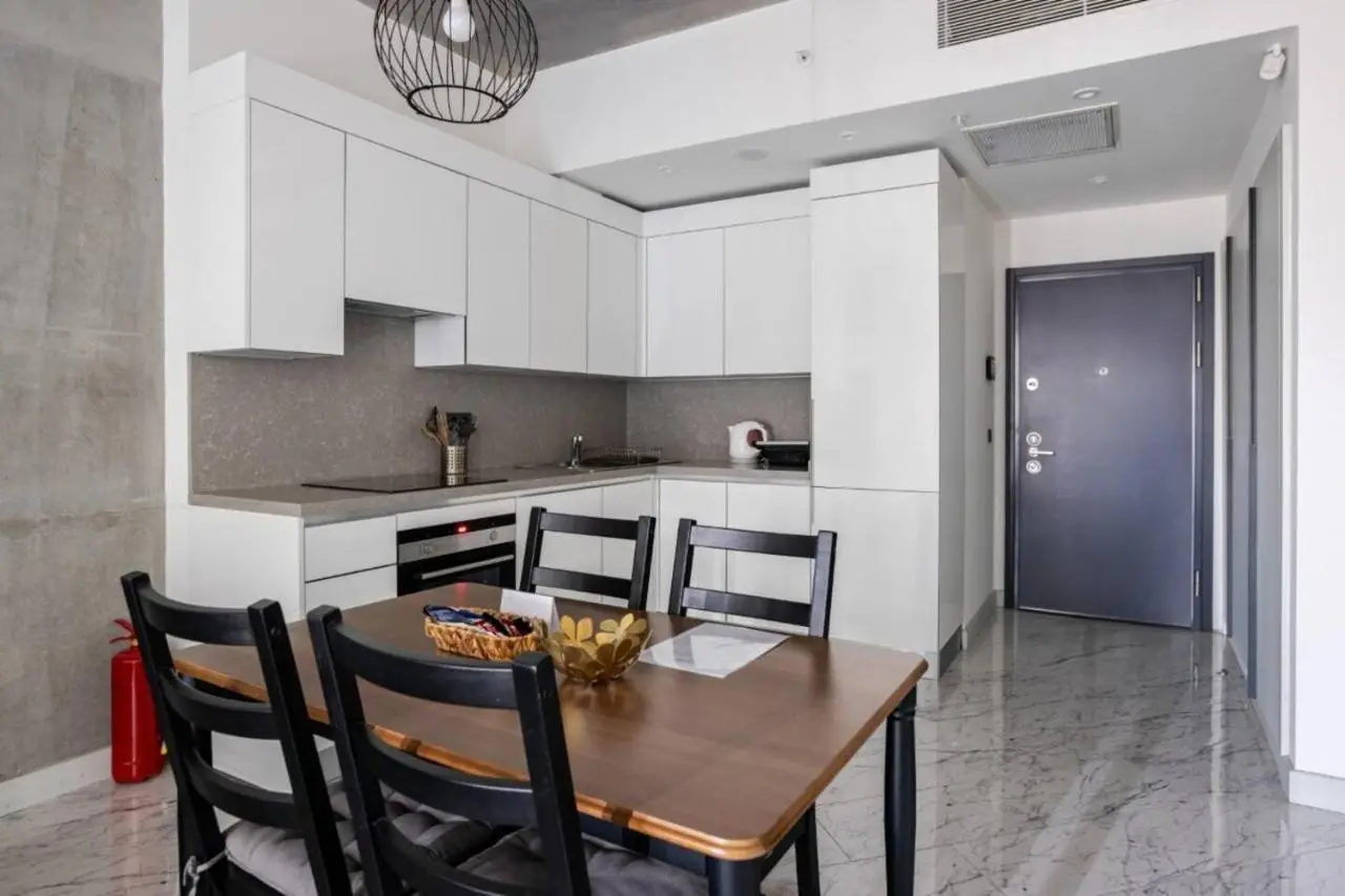 Gorgeous Modern 1BD Condo Views w PoolGym! #255
