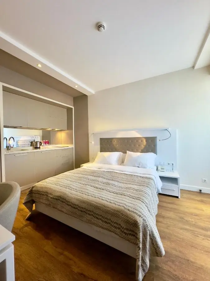 Sunshine Signature Apartments in Alliance Palace