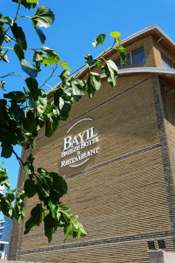 Bayil Breeze Hotel & Restaurant