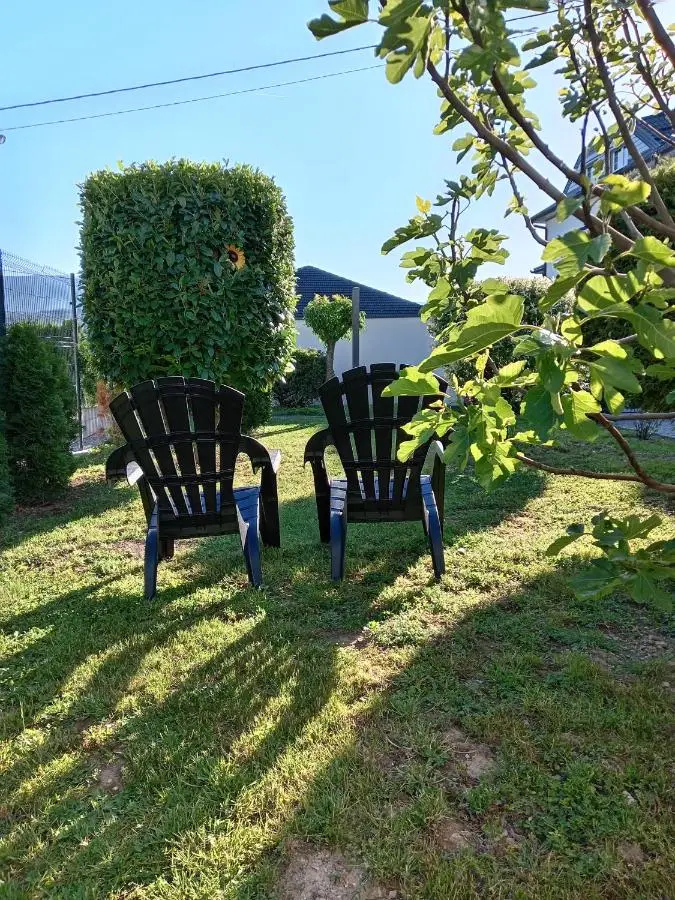 Holiday House White Hill