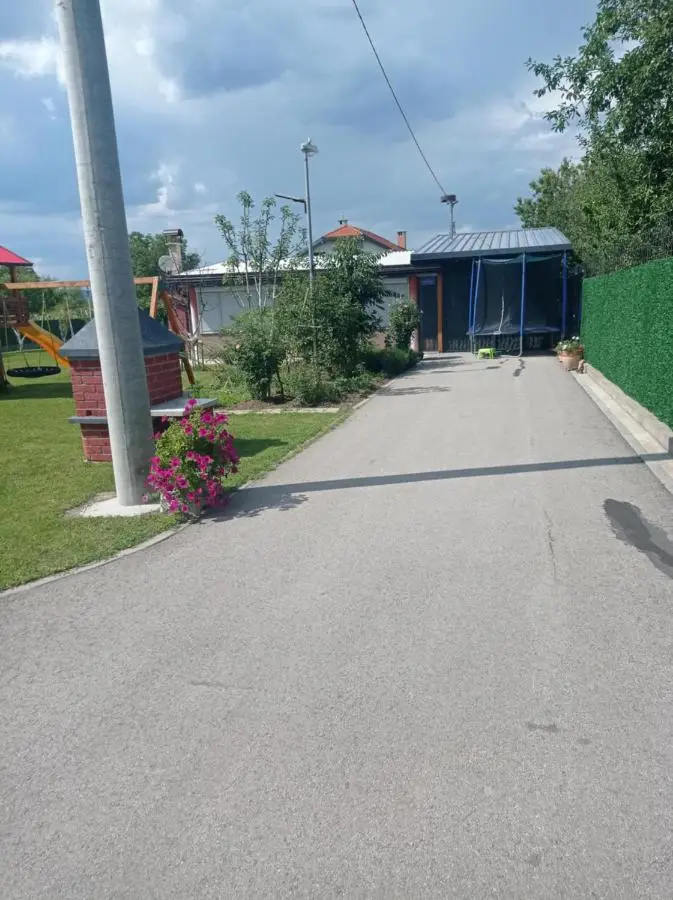 Little Joy Lodge , Loč Mala Radost