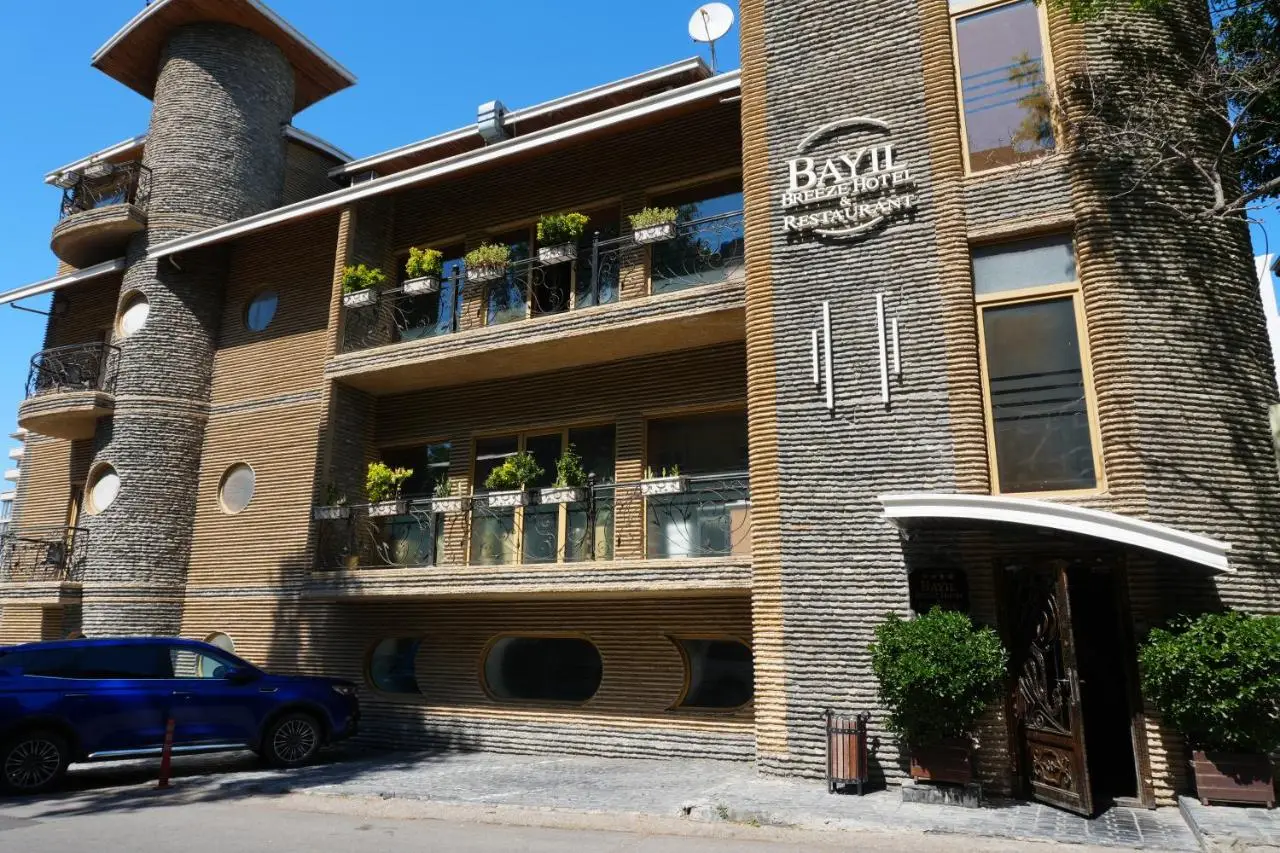 Bayil Breeze Hotel & Restaurant
