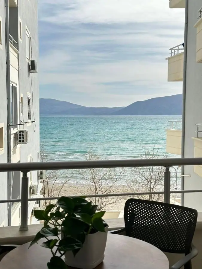 TreA Accomodations - On Private Beach with sunbed & umbrella