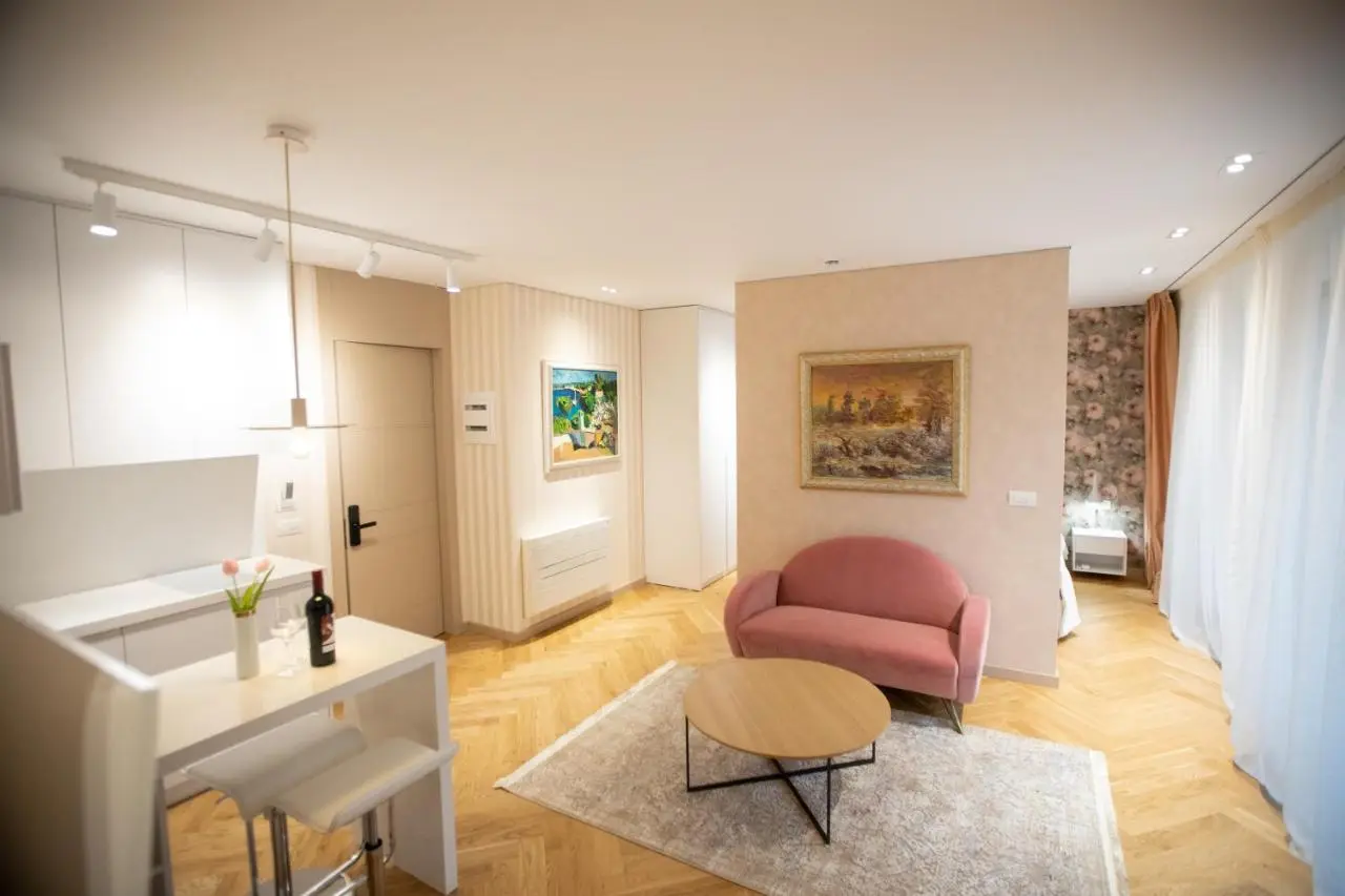 Seven Luxury Suites