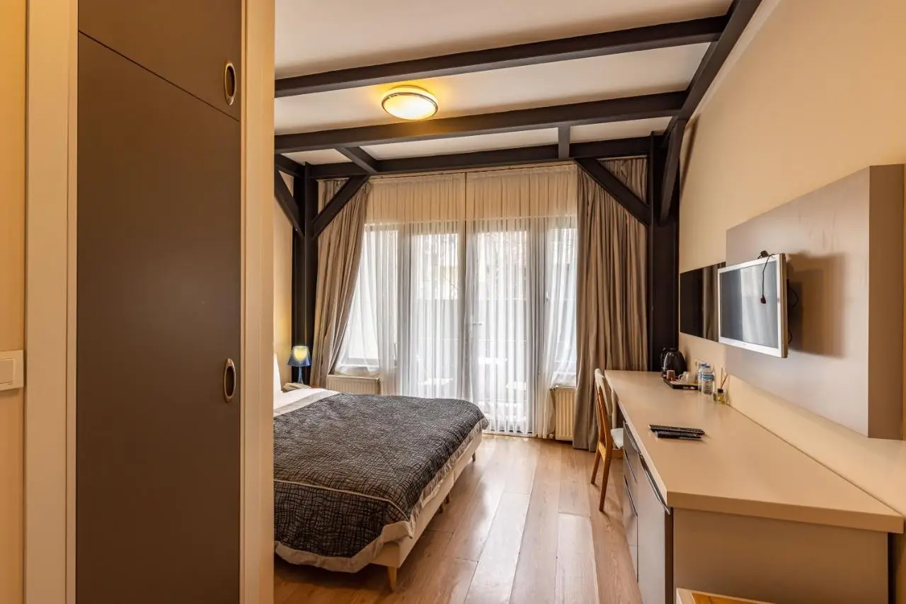 Calanthe Residence