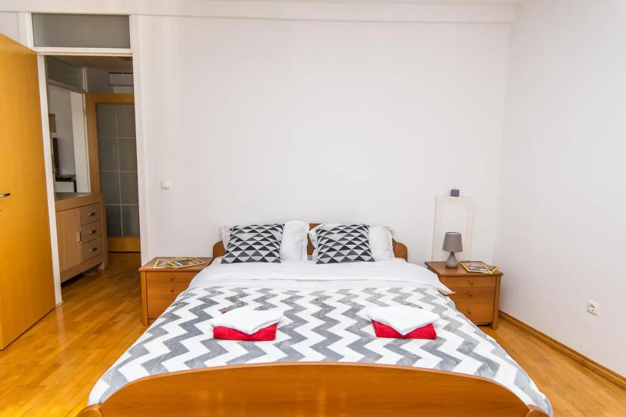 Modern 2BDR apartment in the center - FREE PARKING