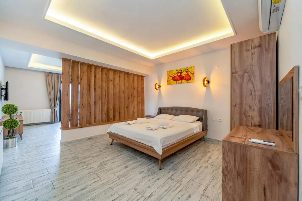 Nakas Suites