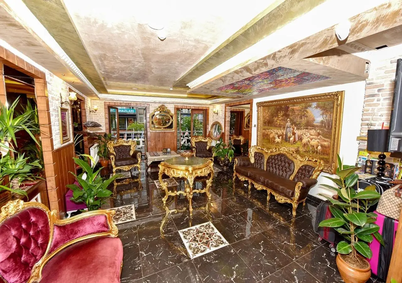 Royal Garden Suite and Hotel