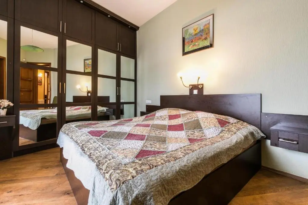 Apartment Baratashvili street