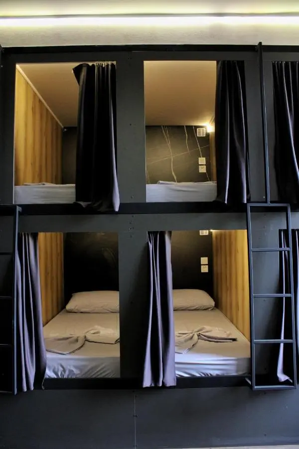 Hostel 90pods & C O working