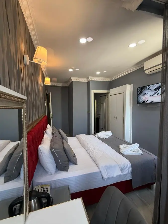 RHYTHM HOTEL