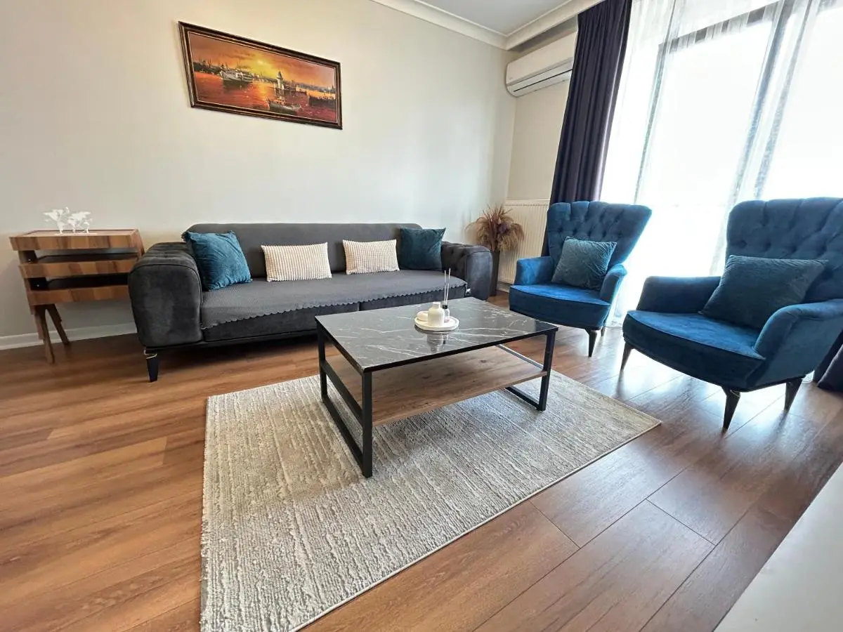 Roni Apartments, Close to the metro and parking