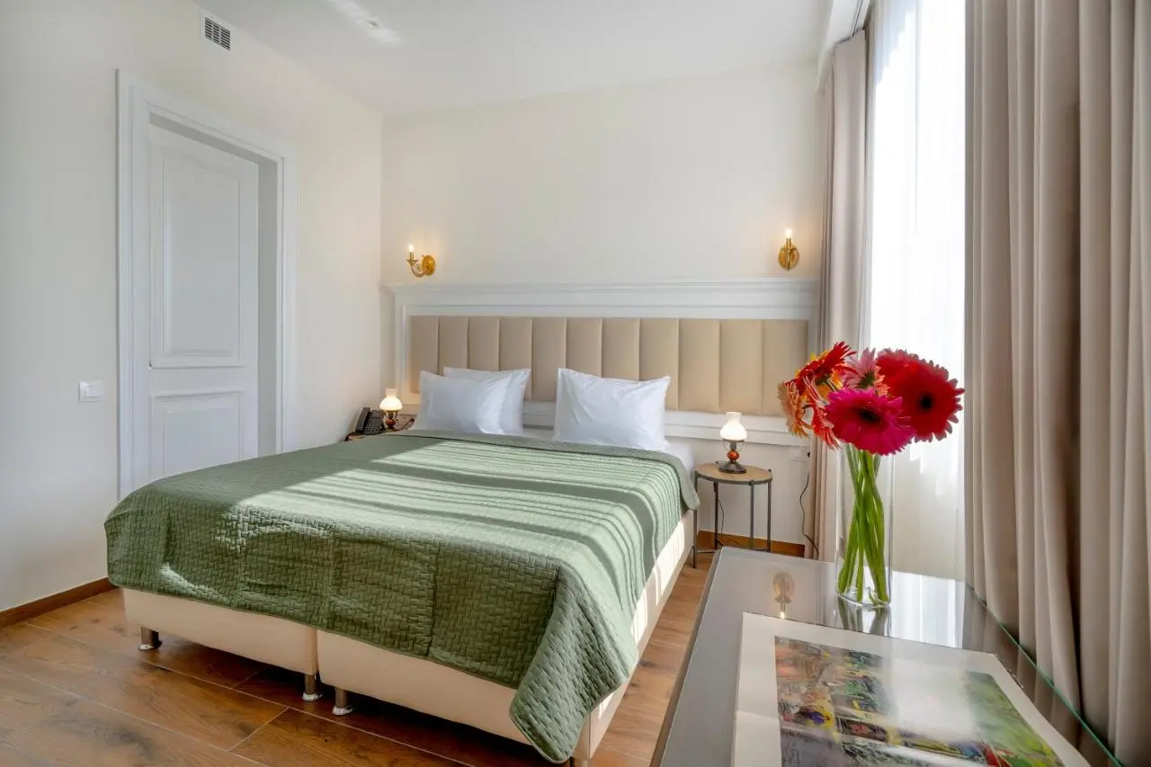 Iris Hotel