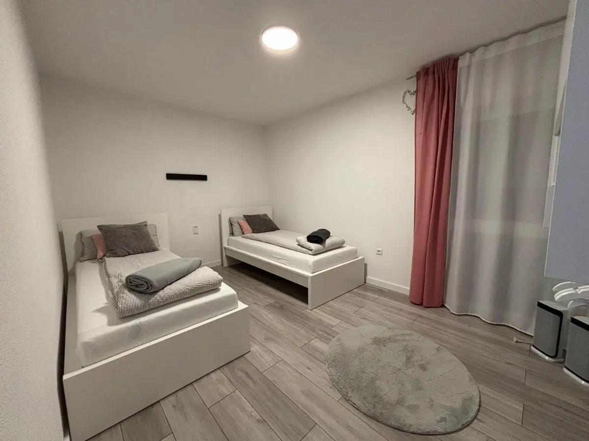 Apartment Merry Harmony Heights - Balcony & Free Garage & Parking