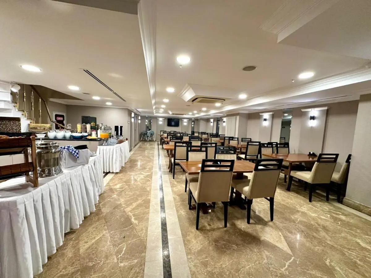Aven Hotel