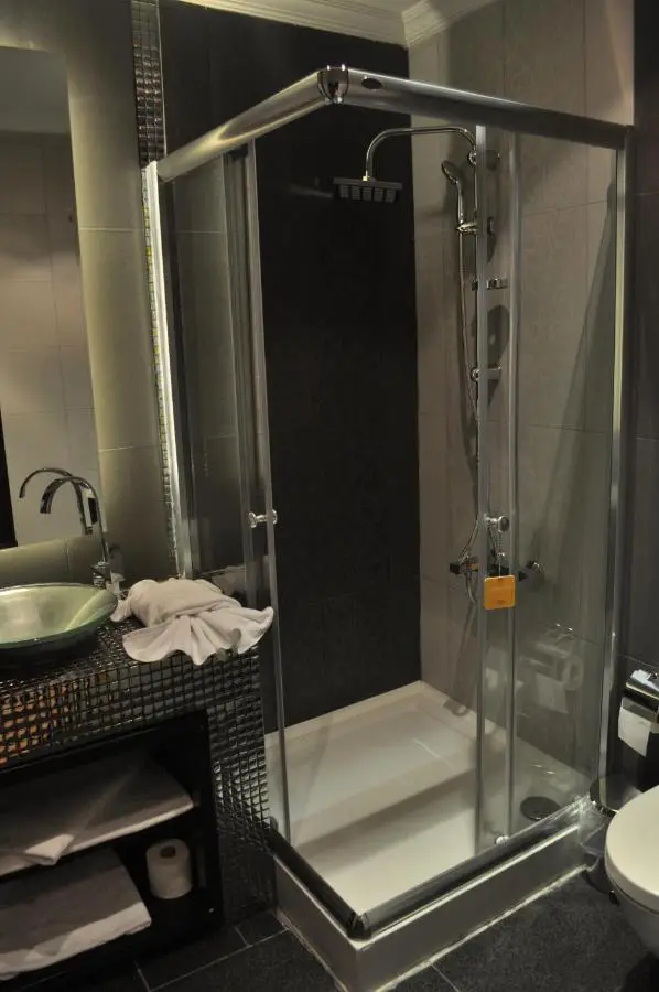 Bab-i Zer Hotel