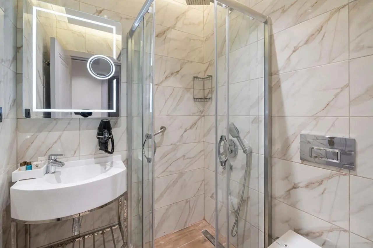 Pera Luna Premium Hotel