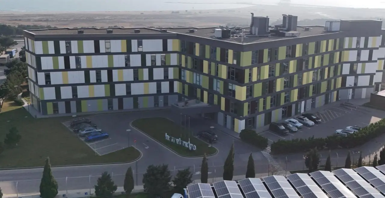 HomeBridge Hotel Apartments