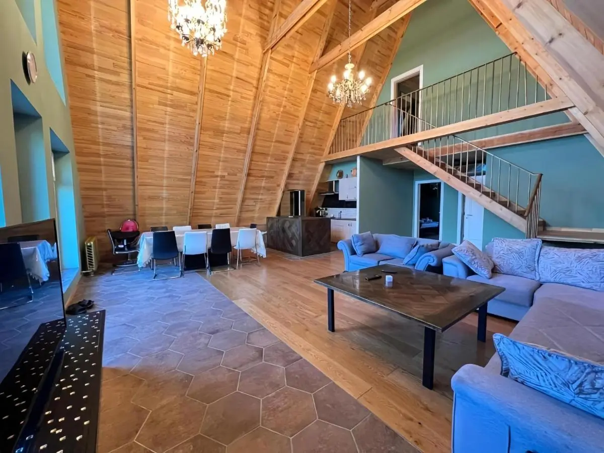 Trigon Villa Family , HOT POOL ,SAUNA,JACUZZI