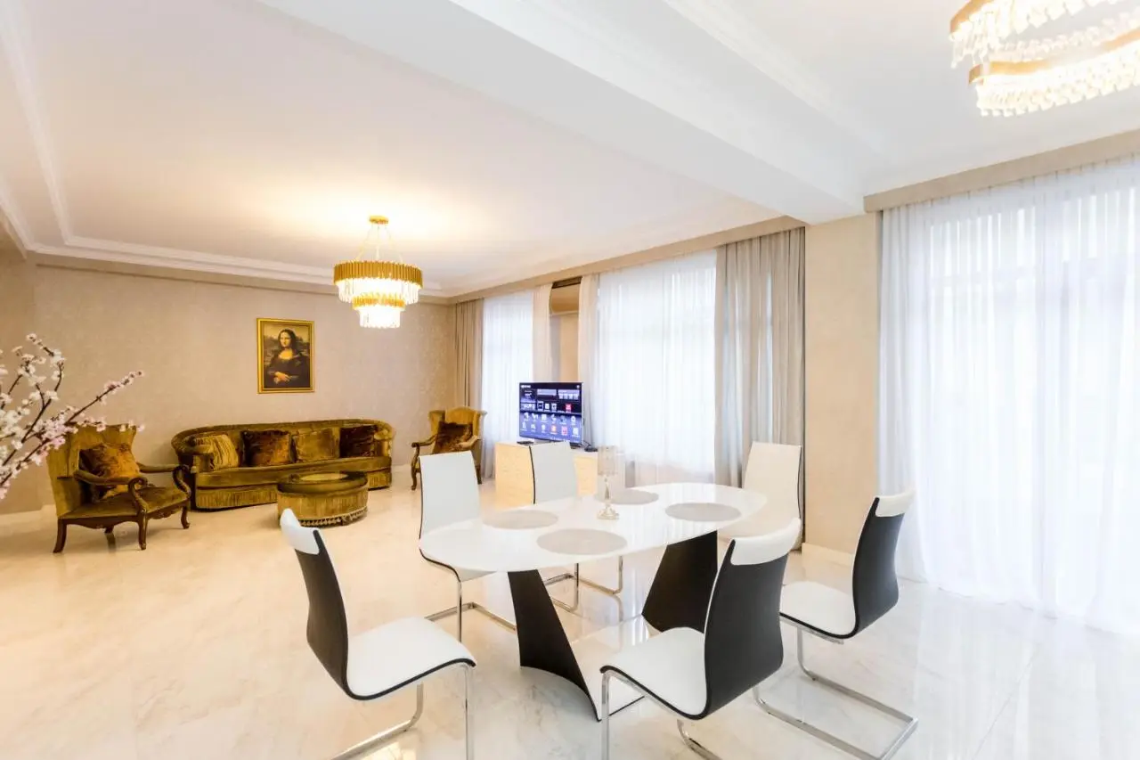 2 Bedroom Deluxe Apartment In The City Center