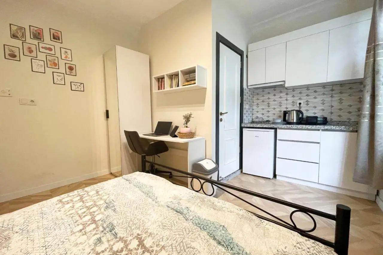balcony 2BR apt with 2toilet and 2bath near to nişantaşi #3