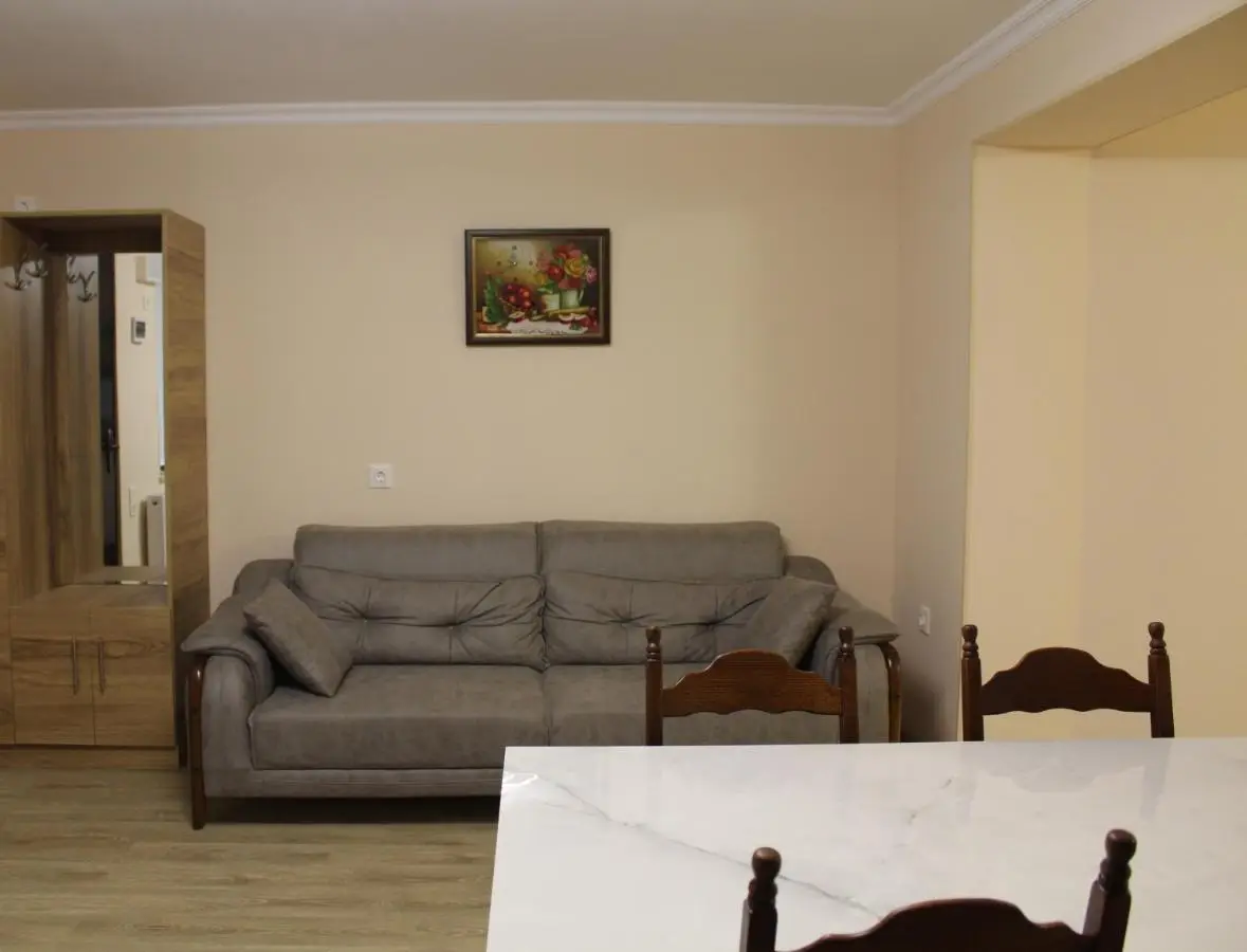 APARTMENT #27