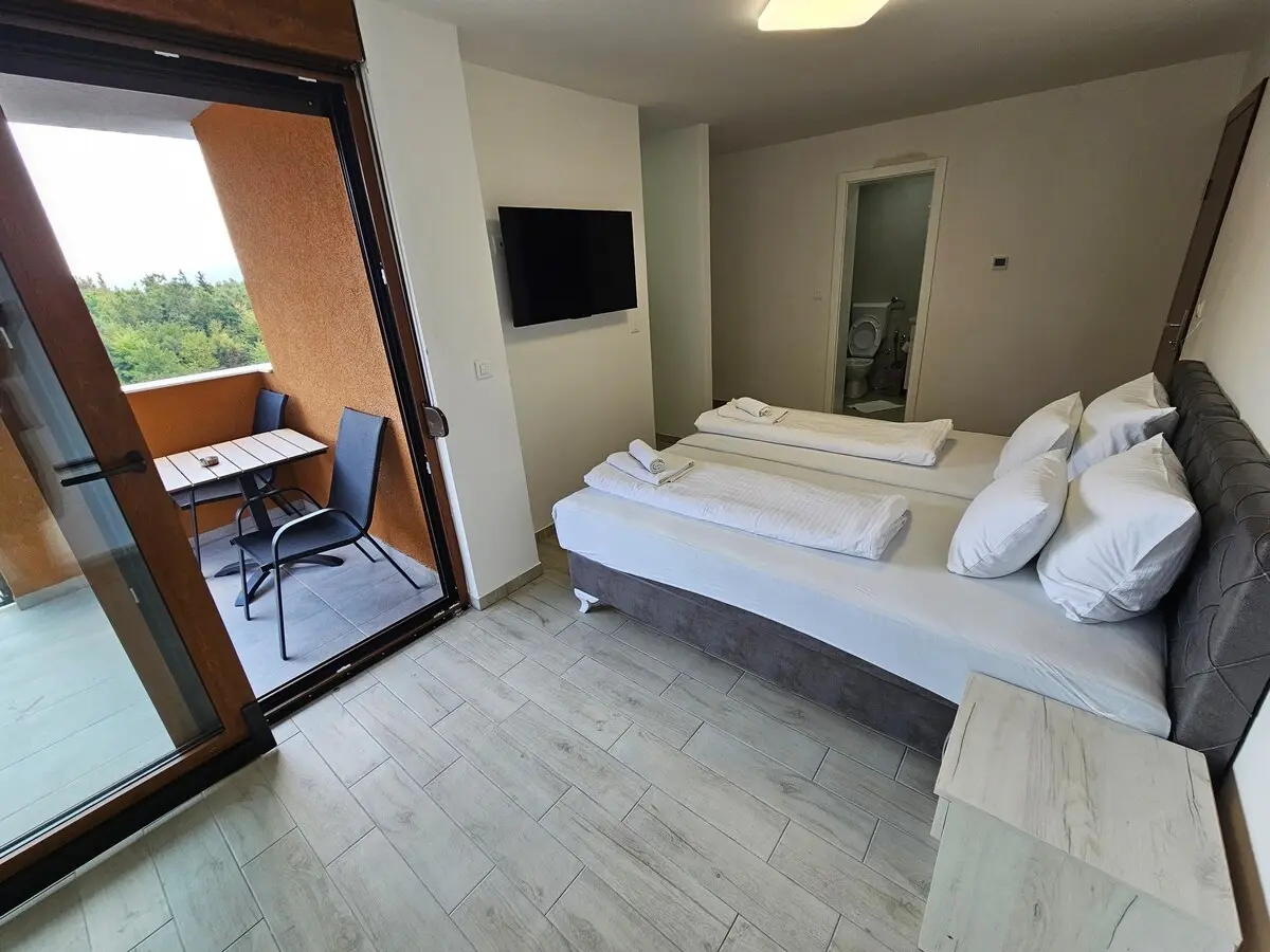 1BDR apartment, shared pool, kitchen, balcony, C23