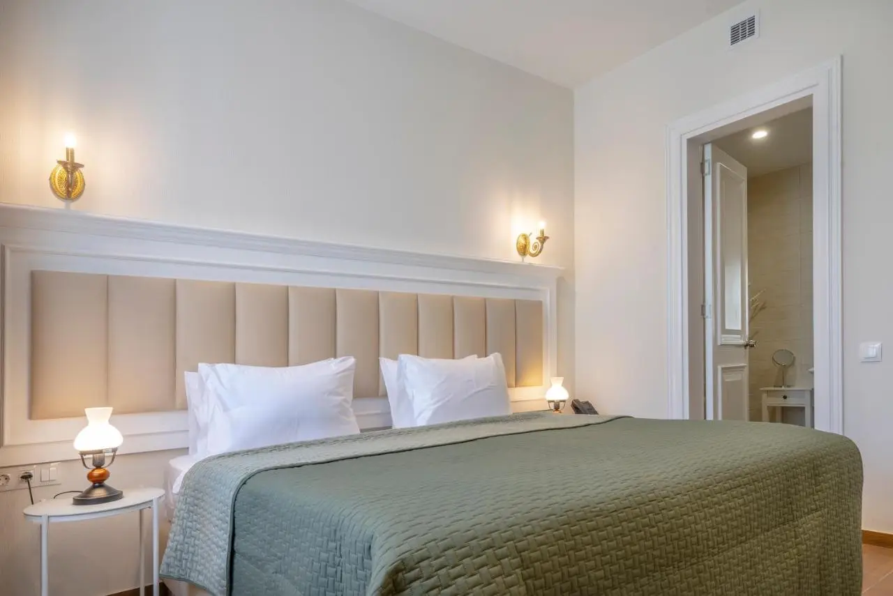 Iris Hotel