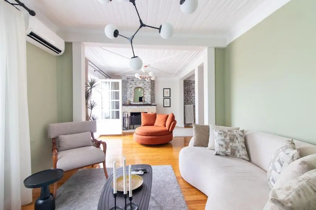 Historic 2BR Gem in Downtown Sisli AC in All Rooms
