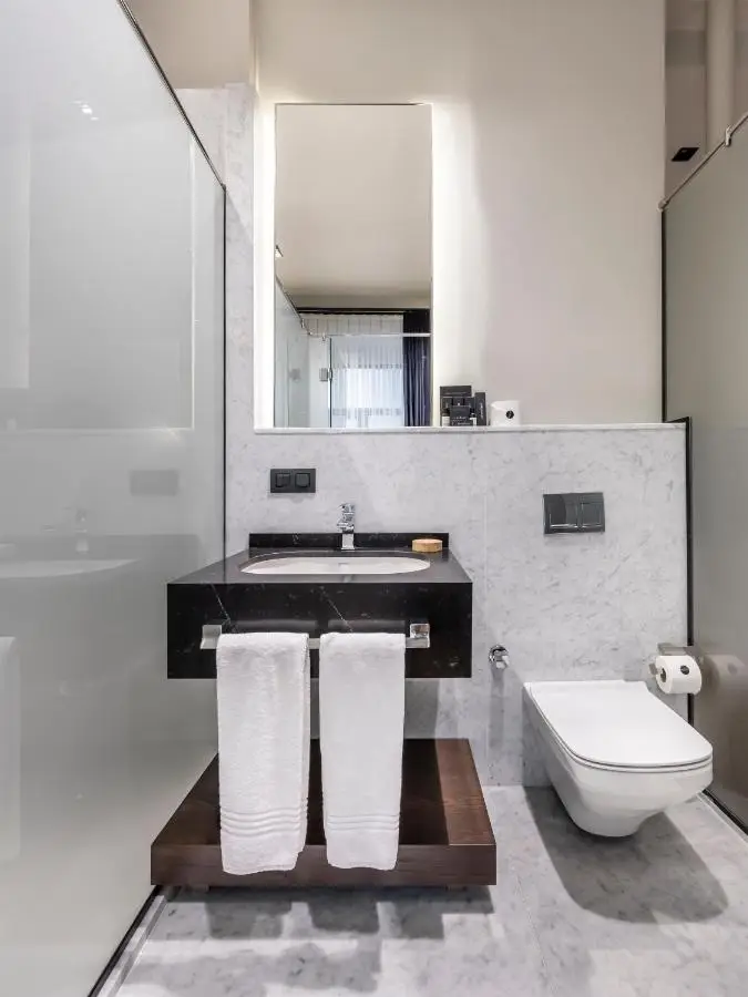 DeCamondo Residence