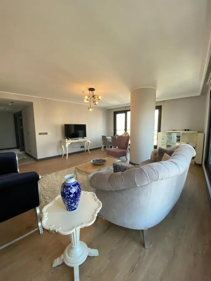 Luxury Central Fully Equipped 3BR 2BA Apartment by Siena Suites