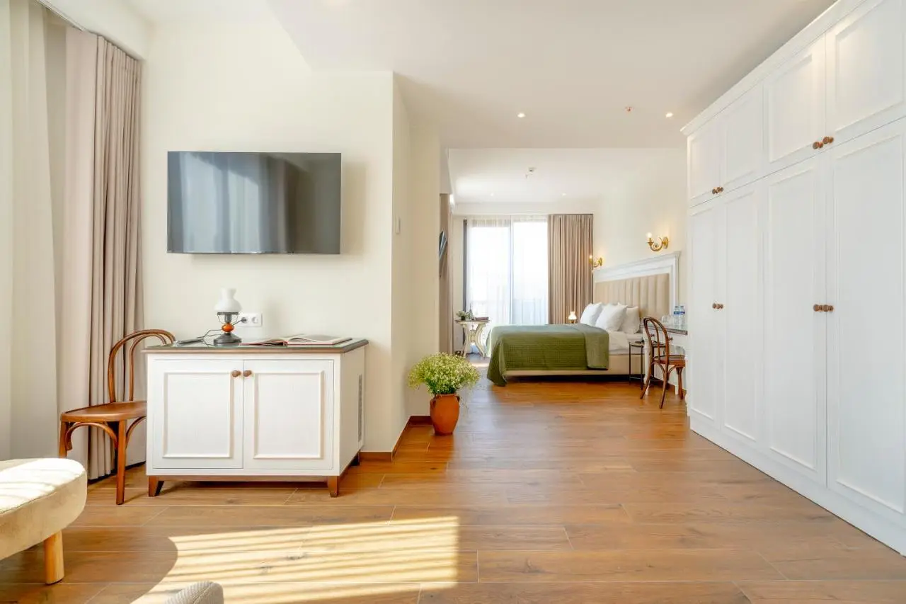 Iris Hotel