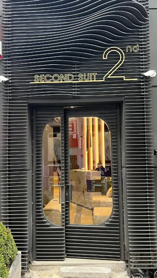 Second Suit Hotel