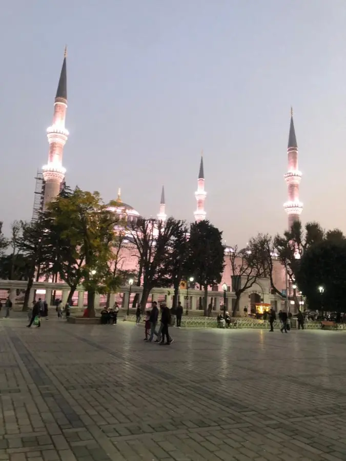 BACHOS HOTEL SULTANAHMET enjoy breakfast on the sea view terrace