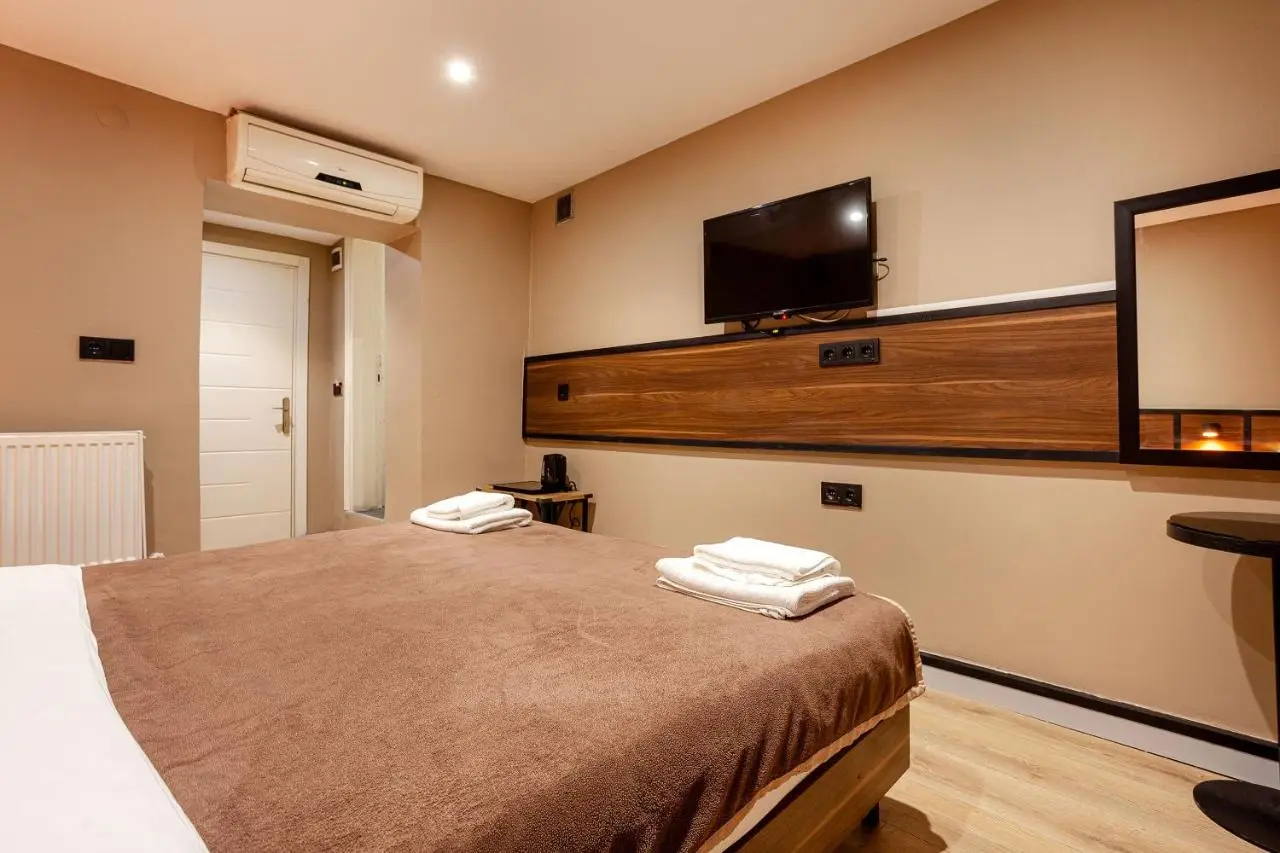 Aram Kerasi Rooms