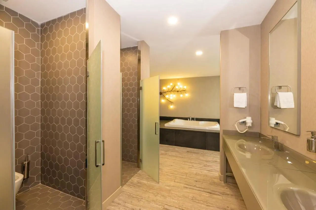Agora Suites