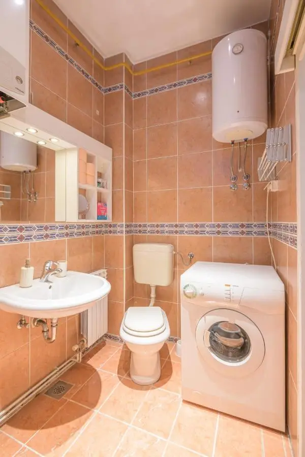 STUDIO APARTMENT SiLVER
