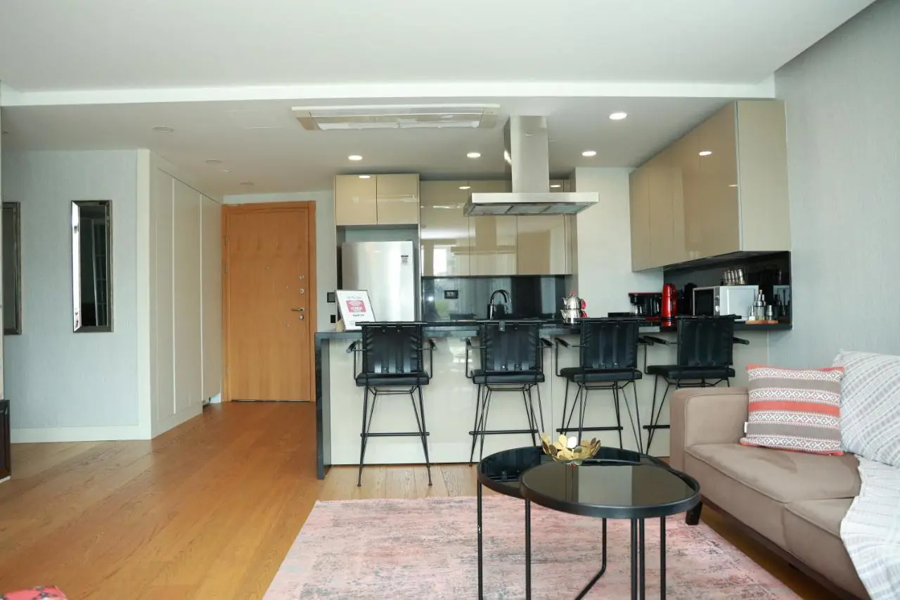 Deluxe 2BR Apartment Balcony 420